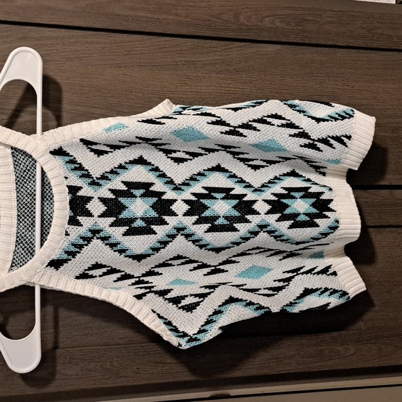 🔥New Aztec sweater tank - Picture 5 of 8